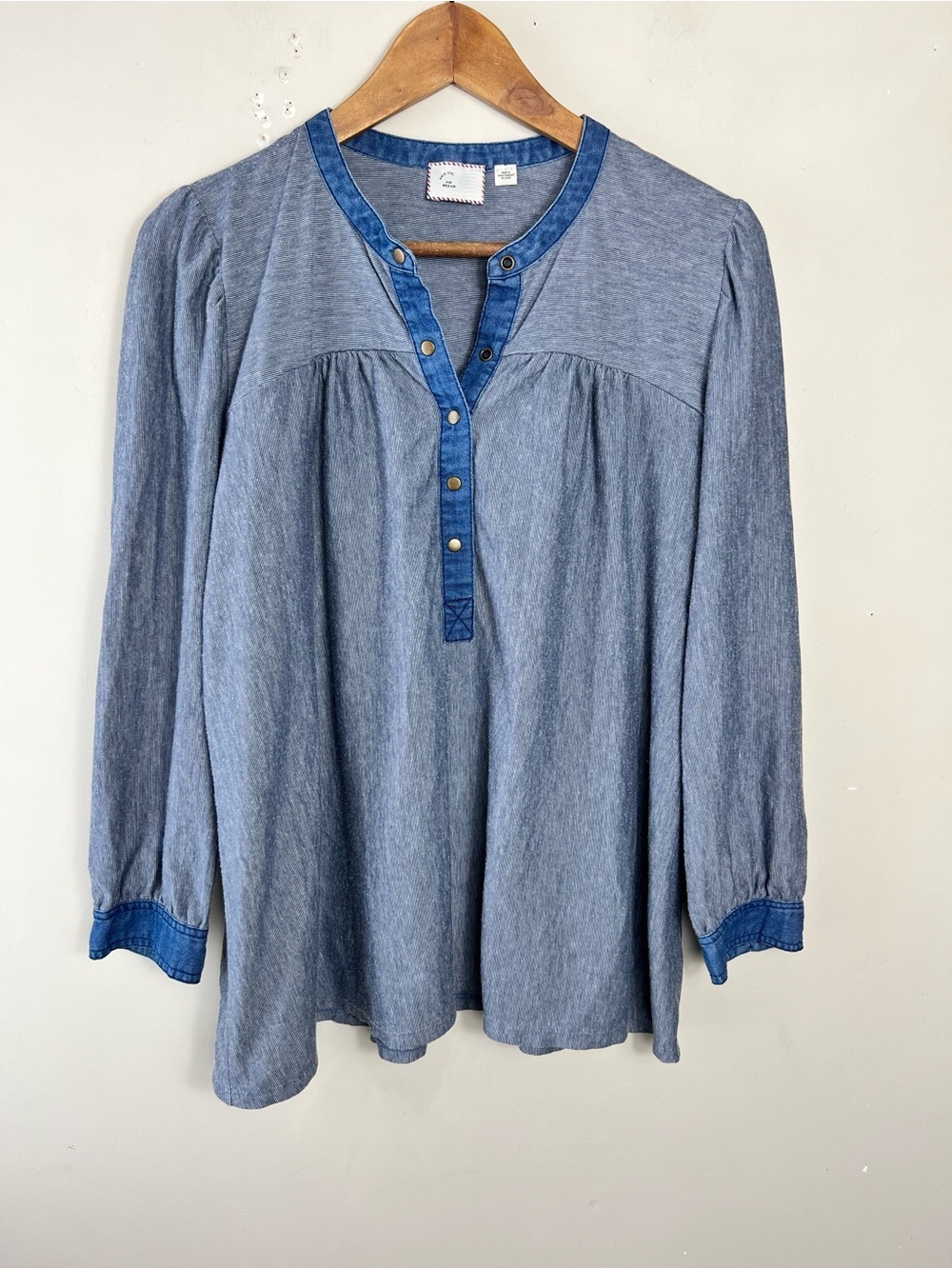 Anthropologie Postmark chambray henley top Size Medium Cotton Blend Flowy Blue